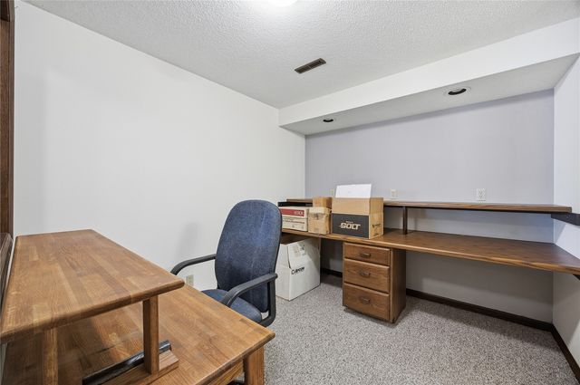 4140 Elkhorn Drive, Cedar Rapids, IA 52411