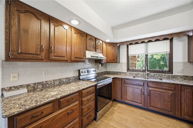 4140 Elkhorn Drive, Cedar Rapids, IA 52411