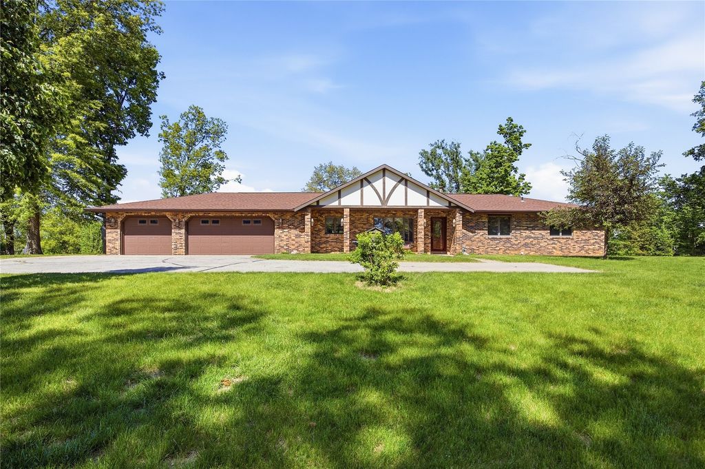 4140 Elkhorn Drive, Cedar Rapids, IA 52411