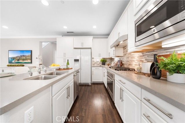 102 Yellow Pine, Irvine, CA 92618