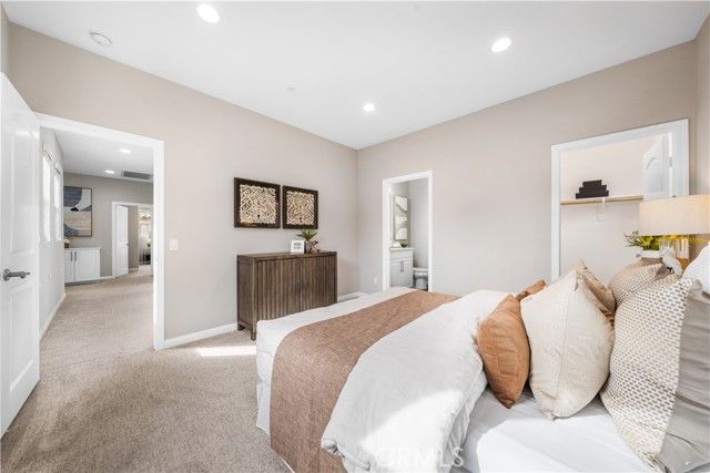 102 Yellow Pine, Irvine, CA 92618