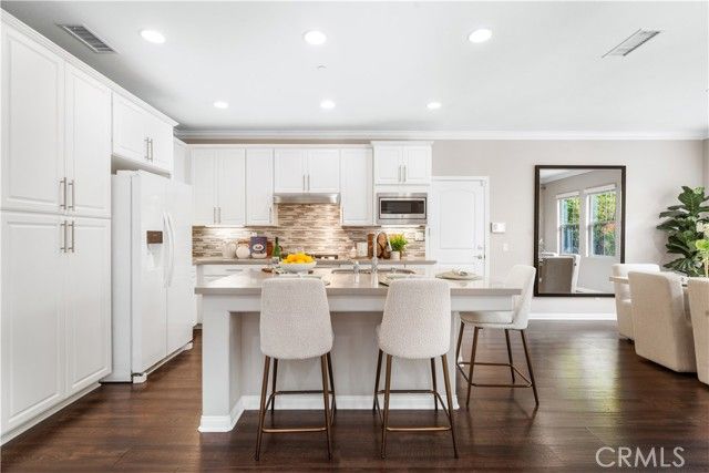 102 Yellow Pine, Irvine, CA 92618