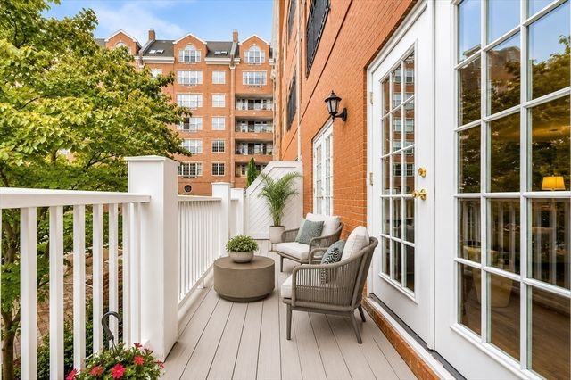11 Church St 111, Salem, MA 01970