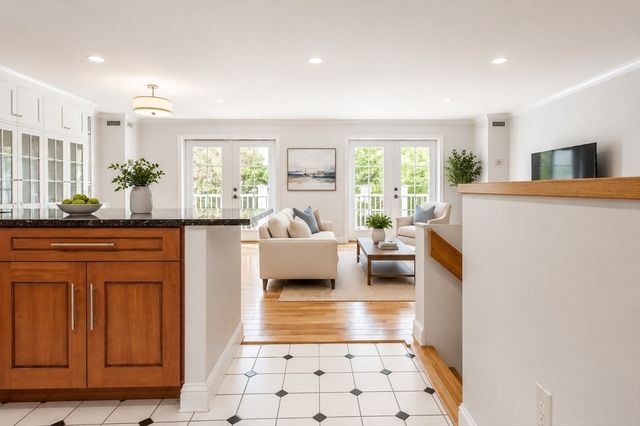 11 Church St 111, Salem, MA 01970