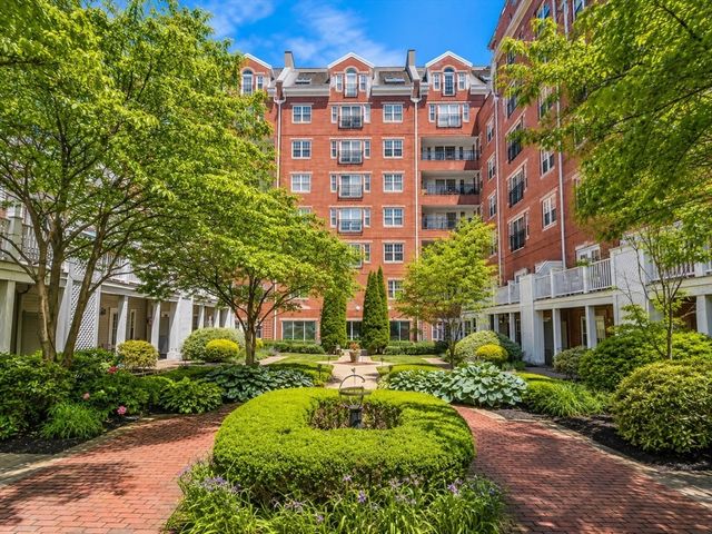 11 Church St 111, Salem, MA 01970