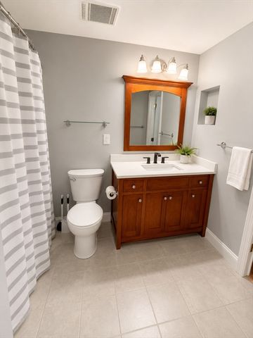 11 Church St 111, Salem, MA 01970