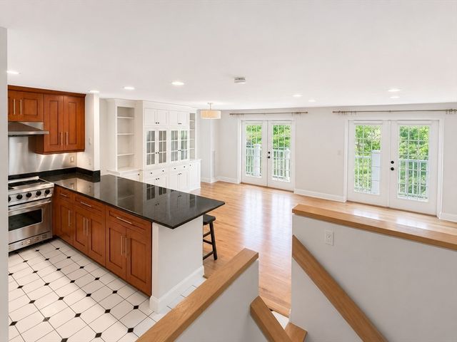11 Church St 111, Salem, MA 01970