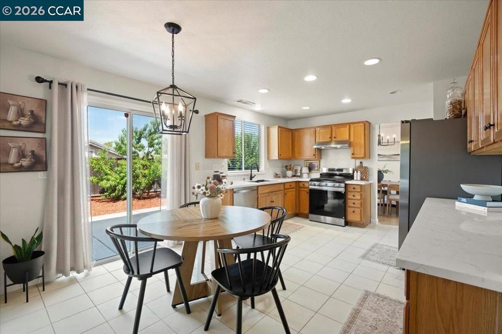 Image 10 of property listing at 1195 Oak Haven Way, Antioch, CA 94531