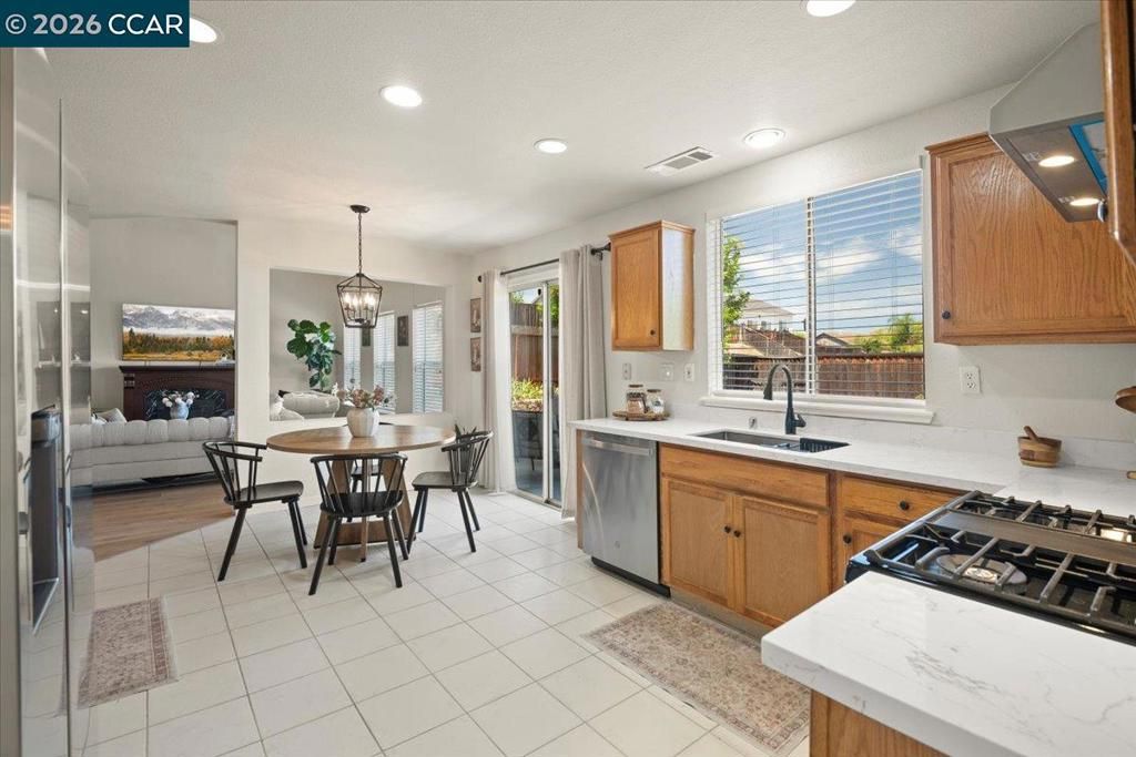 Image 14 of property listing at 1195 Oak Haven Way, Antioch, CA 94531