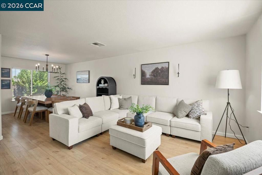 Image 4 of property listing at 1195 Oak Haven Way, Antioch, CA 94531