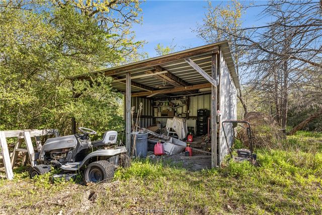 15409 Piney Oaks Lane, Iola, TX 77861