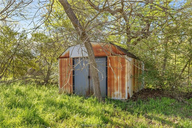 15409 Piney Oaks Lane, Iola, TX 77861