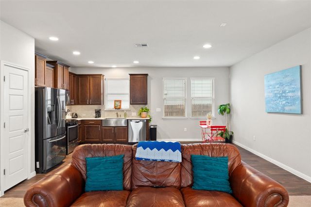 557 Twisted Oaks LN, Buda, TX 78610