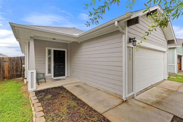 557 Twisted Oaks LN, Buda, TX 78610