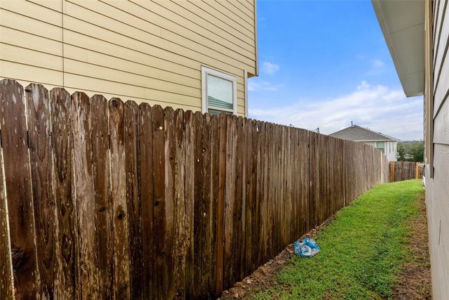 557 Twisted Oaks LN, Buda, TX 78610