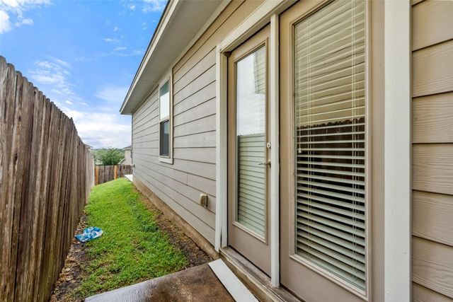 557 Twisted Oaks LN, Buda, TX 78610
