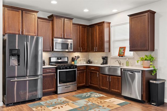 557 Twisted Oaks LN, Buda, TX 78610