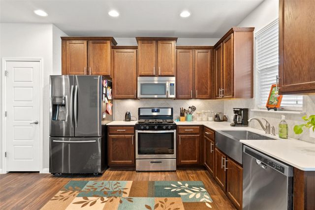 557 Twisted Oaks LN, Buda, TX 78610
