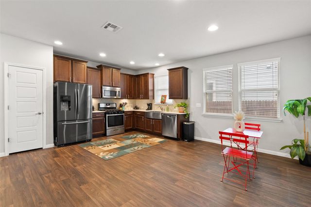 557 Twisted Oaks LN, Buda, TX 78610