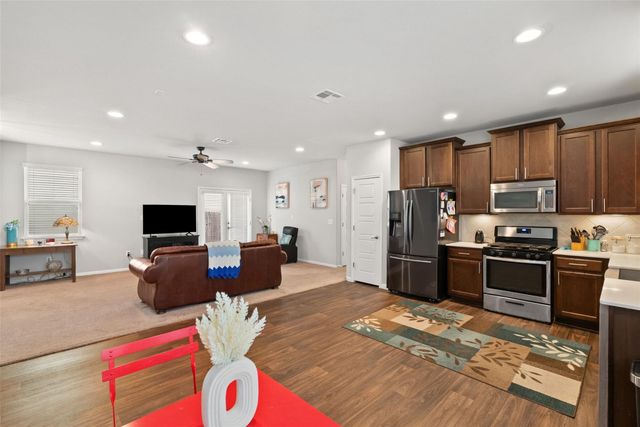 557 Twisted Oaks LN, Buda, TX 78610