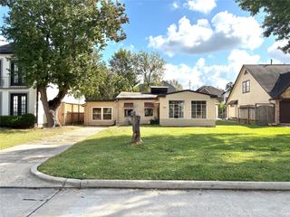 1112 Howard Lane, Bellaire, TX 77401