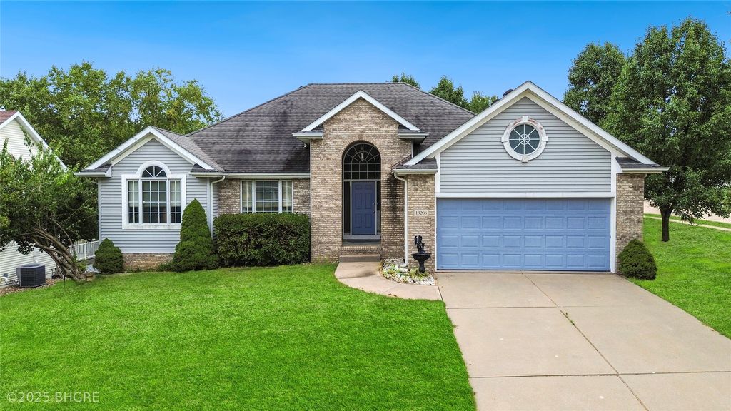 13208 Rocklyn Drive, Urbandale, IA 50323
