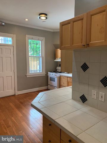 15 SEATON PL NW #1, Washington, DC 20001