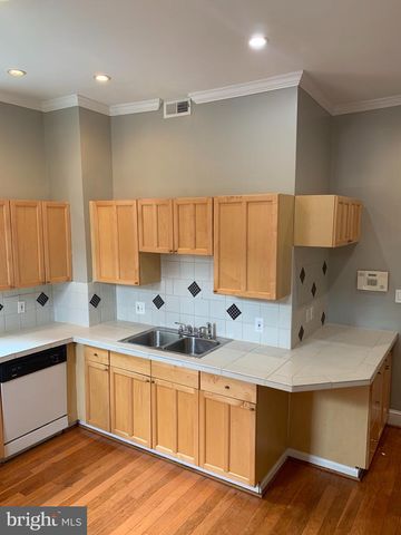 15 SEATON PL NW #1, Washington, DC 20001