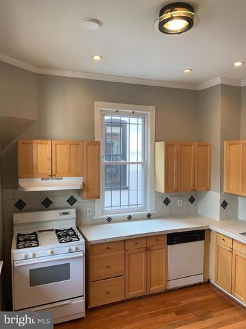 15 SEATON PL NW #1, Washington, DC 20001