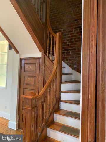 15 SEATON PL NW #1, Washington, DC 20001