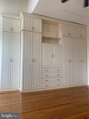 15 SEATON PL NW #1, Washington, DC 20001