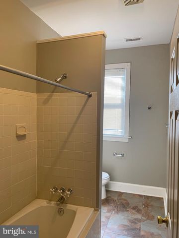 15 SEATON PL NW #1, Washington, DC 20001