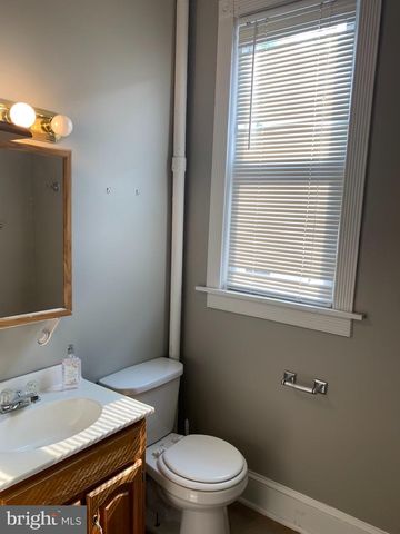 15 SEATON PL NW #1, Washington, DC 20001