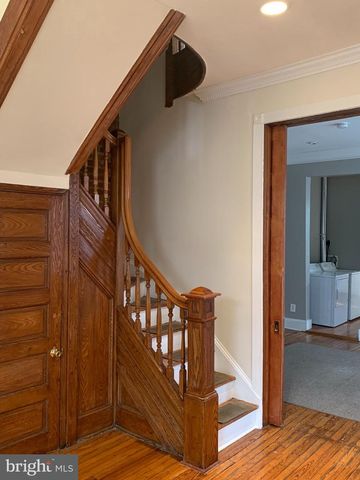 15 SEATON PL NW #1, Washington, DC 20001