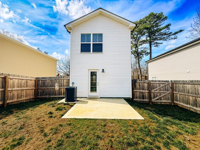 943 Wall St, Clarksville, TN 37040