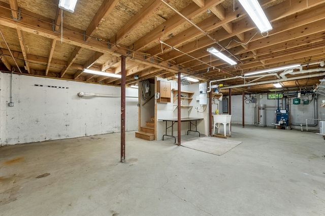 29 Lawrence Road, Salem, NH 03079