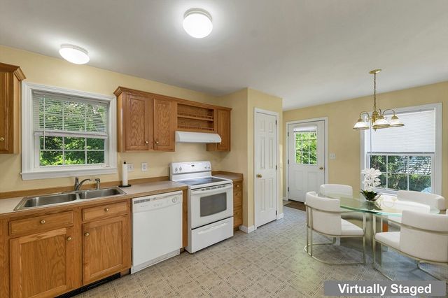 29 Lawrence Road, Salem, NH 03079