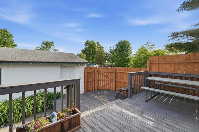 9409 Sue Helen Dr, Louisville, KY 40299