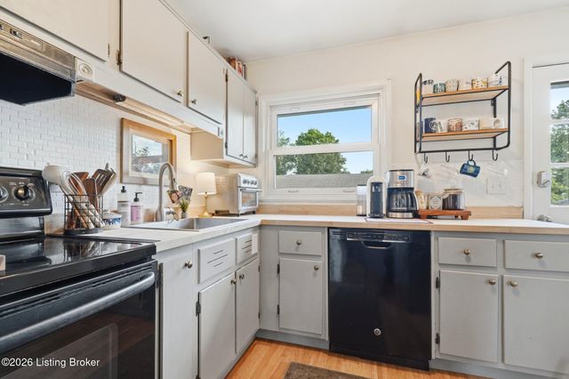 9409 Sue Helen Dr, Louisville, KY 40299