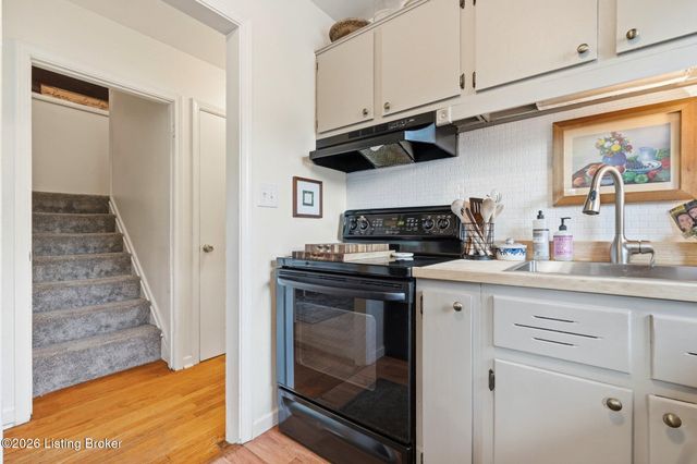 9409 Sue Helen Dr, Louisville, KY 40299