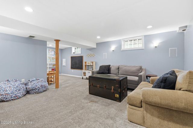 9409 Sue Helen Dr, Louisville, KY 40299