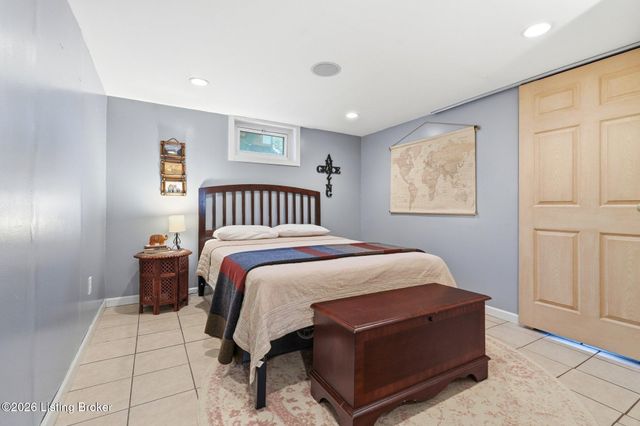 9409 Sue Helen Dr, Louisville, KY 40299