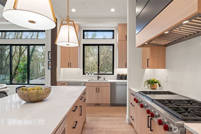 7329 151st Avenue NE, Redmond, WA 98052