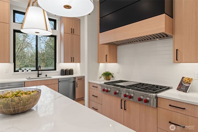 7329 151st Avenue NE, Redmond, WA 98052