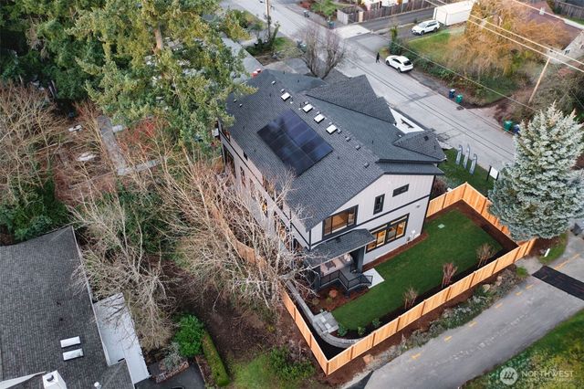 7329 151st Avenue NE, Redmond, WA 98052