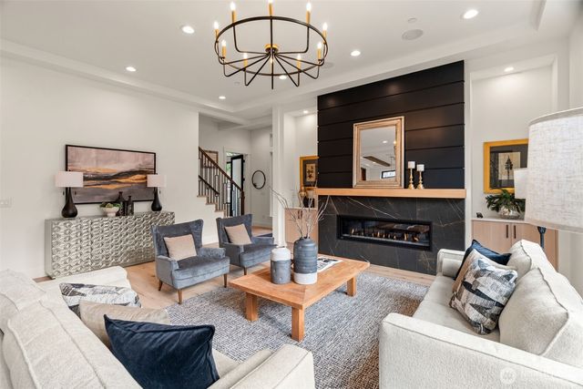 7329 151st Avenue NE, Redmond, WA 98052