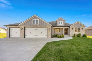 1943 North Cannonade Court, Springfield, MO 65802