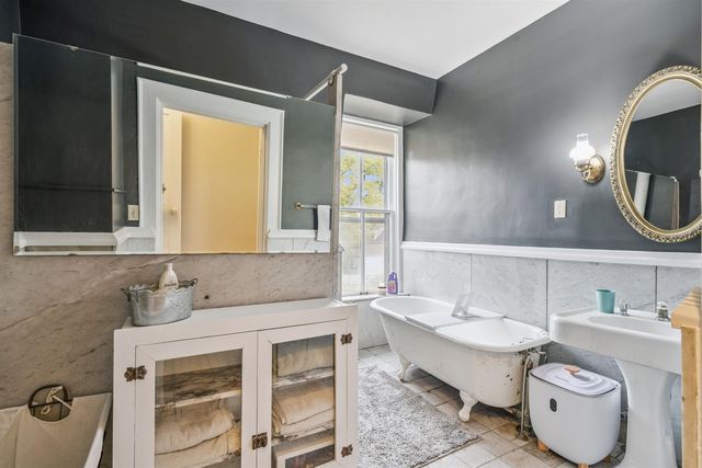 300 E Union Street, Manchester, IA 52057