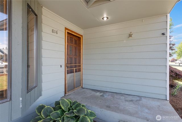 816 Vine Circle, Lynden, WA 98264