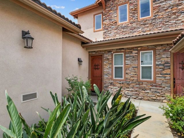 568 Via Pueblo, Riverside, CA 92507